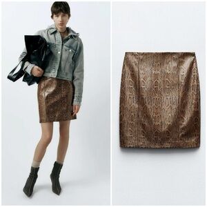 NEW WITH TAGS - ZARA - Faux leather Snake (Python) Print Mini Skirt. Small